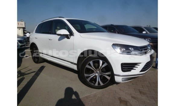 Buy Import Volkswagen Touareg White Car in Import - Dubai in Anse-la-Raye