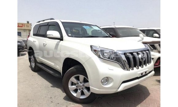 Acheter Import Voiture Toyota Prado Blanc à Import - Dubai, Anse-la-Raye Acheter Import Voiture Toyota Prado Blanc à Import - Dubai, Anse-la-Raye