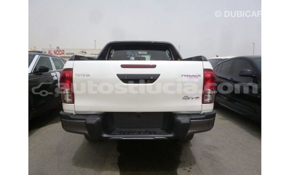 Acheter Import Voiture Toyota Hilux Blanc à Import - Dubai, Anse-la-Raye Acheter Import Voiture Toyota Hilux Blanc à Import - Dubai, Anse-la-Raye