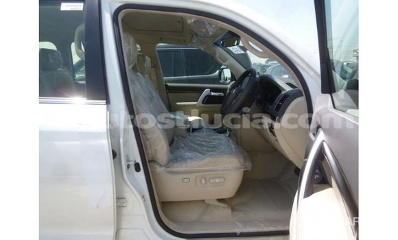 Buy Import Toyota Land Cruiser White Car in Import - Dubai in Anse-la-Raye Buy Import Toyota Land Cruiser White Car in Import - Dubai in Anse-la-Raye