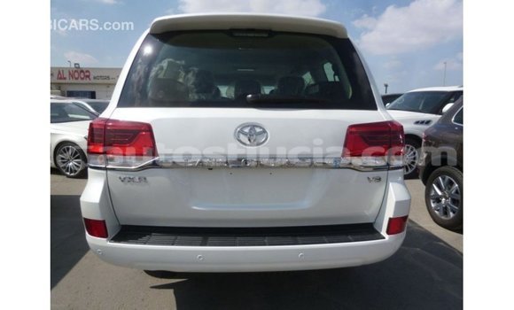 Acheter Import Voiture Toyota Land Cruiser Blanc à Import - Dubai, Anse-la-Raye Acheter Import Voiture Toyota Land Cruiser Blanc à Import - Dubai, Anse-la-Raye