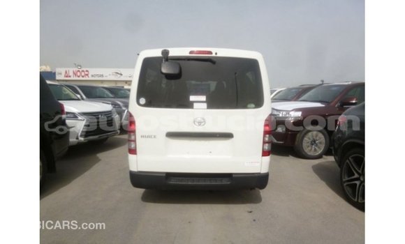 Acheter Import Voiture Toyota Hiace Blanc à Import - Dubai, Anse-la-Raye Acheter Import Voiture Toyota Hiace Blanc à Import - Dubai, Anse-la-Raye