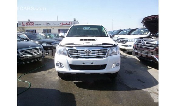 Buy Import Toyota Hilux White Car in Import - Dubai in Anse-la-Raye Buy Import Toyota Hilux White Car in Import - Dubai in Anse-la-Raye