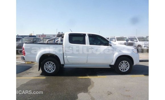 Buy Import Toyota Hilux White Car in Import - Dubai in Anse-la-Raye Buy Import Toyota Hilux White Car in Import - Dubai in Anse-la-Raye