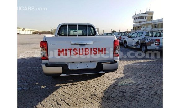 Buy Import Mitsubishi L200 White Car in Import - Dubai in Anse-la-Raye Buy Import Mitsubishi L200 White Car in Import - Dubai in Anse-la-Raye