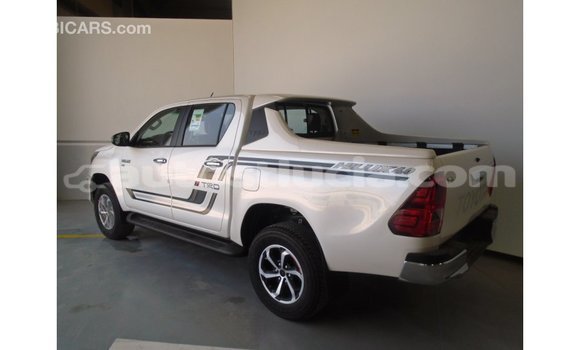 Buy Import Toyota Hilux White Car in Import - Dubai in Anse-la-Raye Buy Import Toyota Hilux White Car in Import - Dubai in Anse-la-Raye