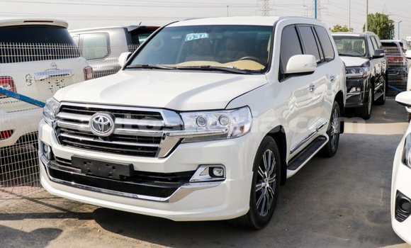 Acheter Import Voiture Toyota Land Cruiser Blanc à Import - Dubai, Anse-la-Raye Acheter Import Voiture Toyota Land Cruiser Blanc à Import - Dubai, Anse-la-Raye