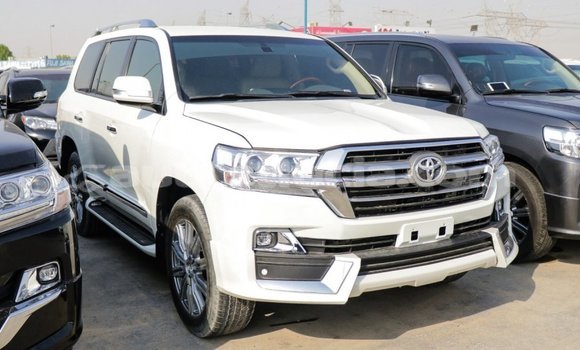 Acheter Import Voiture Toyota Land Cruiser Blanc à Import - Dubai, Anse-la-Raye Acheter Import Voiture Toyota Land Cruiser Blanc à Import - Dubai, Anse-la-Raye
