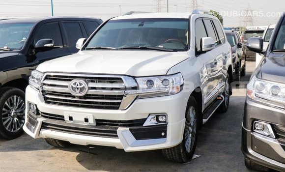 Acheter Import Voiture Toyota Land Cruiser Blanc à Import - Dubai, Anse-la-Raye Acheter Import Voiture Toyota Land Cruiser Blanc à Import - Dubai, Anse-la-Raye