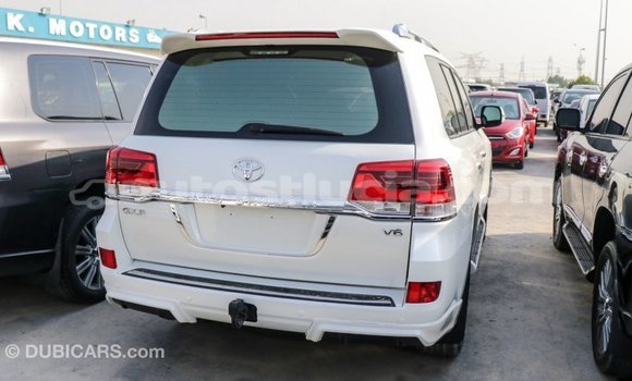 Acheter Import Voiture Toyota Land Cruiser Blanc à Import - Dubai, Anse-la-Raye Acheter Import Voiture Toyota Land Cruiser Blanc à Import - Dubai, Anse-la-Raye