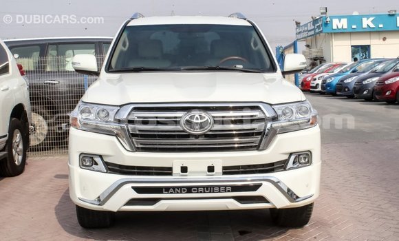 Acheter Import Voiture Toyota Land Cruiser Blanc à Import - Dubai, Anse-la-Raye Acheter Import Voiture Toyota Land Cruiser Blanc à Import - Dubai, Anse-la-Raye