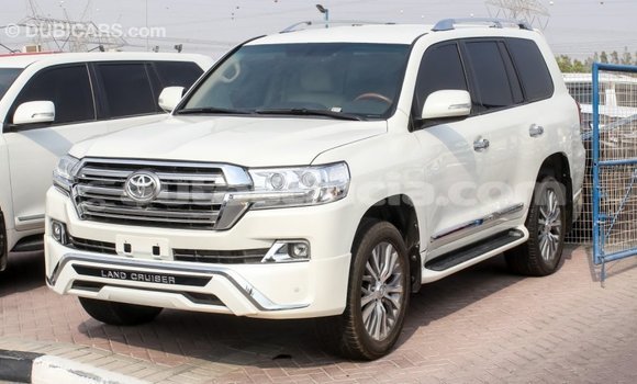 Acheter Import Voiture Toyota Land Cruiser Blanc à Import - Dubai, Anse-la-Raye Acheter Import Voiture Toyota Land Cruiser Blanc à Import - Dubai, Anse-la-Raye