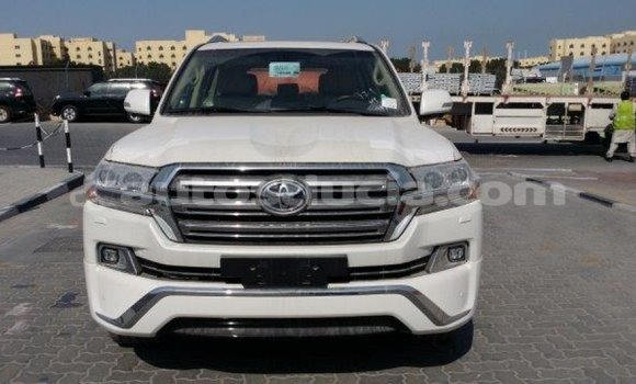 Acheter Import Voiture Toyota Land Cruiser Blanc à Import - Dubai, Anse-la-Raye Acheter Import Voiture Toyota Land Cruiser Blanc à Import - Dubai, Anse-la-Raye