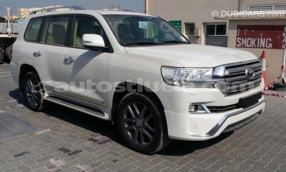 Acheter Import Voiture Toyota Land Cruiser Blanc à Import - Dubai, Anse-la-Raye Acheter Import Voiture Toyota Land Cruiser Blanc à Import - Dubai, Anse-la-Raye