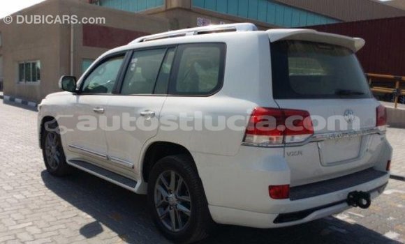 Acheter Import Voiture Toyota Land Cruiser Blanc à Import - Dubai, Anse-la-Raye Acheter Import Voiture Toyota Land Cruiser Blanc à Import - Dubai, Anse-la-Raye