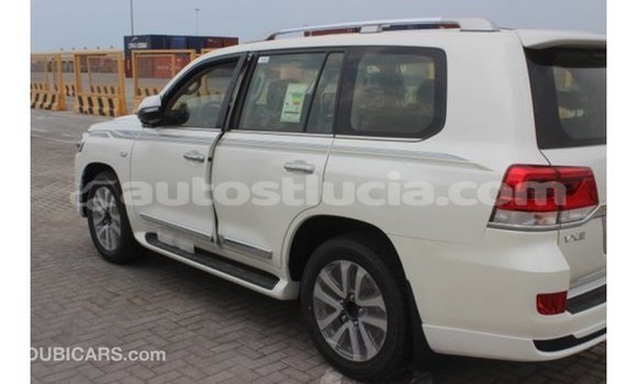 Acheter Import Voiture Toyota Land Cruiser Blanc à Import - Dubai, Anse-la-Raye Acheter Import Voiture Toyota Land Cruiser Blanc à Import - Dubai, Anse-la-Raye