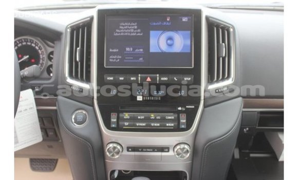 Acheter Import Voiture Toyota Land Cruiser Blanc à Import - Dubai, Anse-la-Raye Acheter Import Voiture Toyota Land Cruiser Blanc à Import - Dubai, Anse-la-Raye