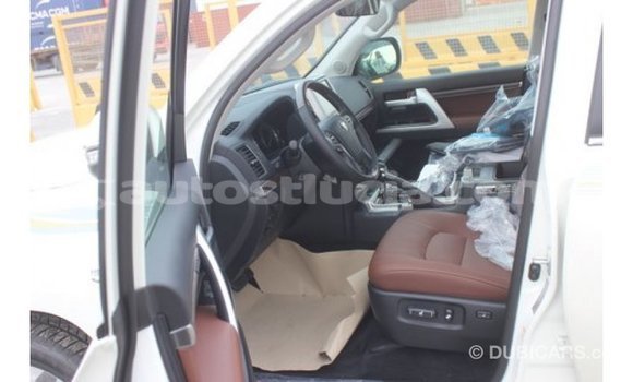 Acheter Import Voiture Toyota Land Cruiser Blanc à Import - Dubai, Anse-la-Raye Acheter Import Voiture Toyota Land Cruiser Blanc à Import - Dubai, Anse-la-Raye