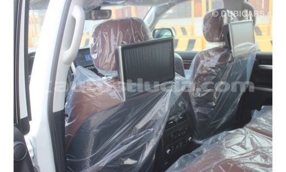 Acheter Import Voiture Toyota Land Cruiser Blanc à Import - Dubai, Anse-la-Raye Acheter Import Voiture Toyota Land Cruiser Blanc à Import - Dubai, Anse-la-Raye