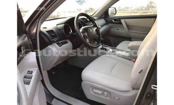 Buy Import Toyota Highlander Other Car in Import - Dubai in Anse-la-Raye Buy Import Toyota Highlander Other Car in Import - Dubai in Anse-la-Raye