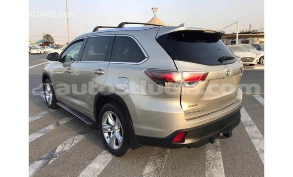 Buy Import Toyota Highlander Beige Car in Import - Dubai in Anse-la-Raye Buy Import Toyota Highlander Beige Car in Import - Dubai in Anse-la-Raye