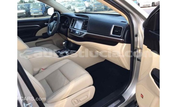 Buy Import Toyota Highlander Beige Car in Import - Dubai in Anse-la-Raye Buy Import Toyota Highlander Beige Car in Import - Dubai in Anse-la-Raye