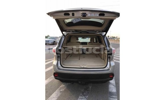 Buy Import Toyota Highlander Beige Car in Import - Dubai in Anse-la-Raye Buy Import Toyota Highlander Beige Car in Import - Dubai in Anse-la-Raye