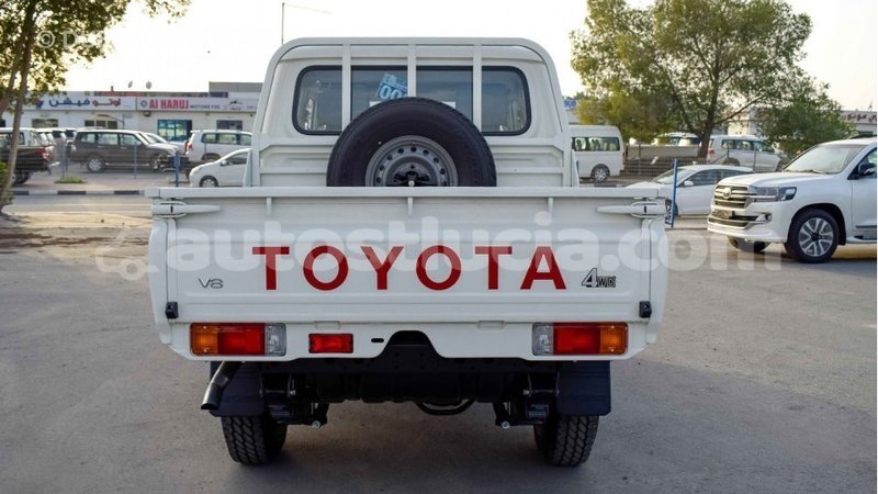Big with watermark toyota land cruiser anse la raye import dubai 1199