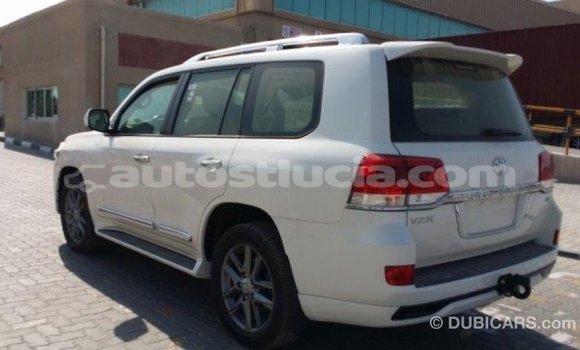 Acheter Import Voiture Toyota Land Cruiser Blanc à Import - Dubai, Anse-la-Raye Acheter Import Voiture Toyota Land Cruiser Blanc à Import - Dubai, Anse-la-Raye