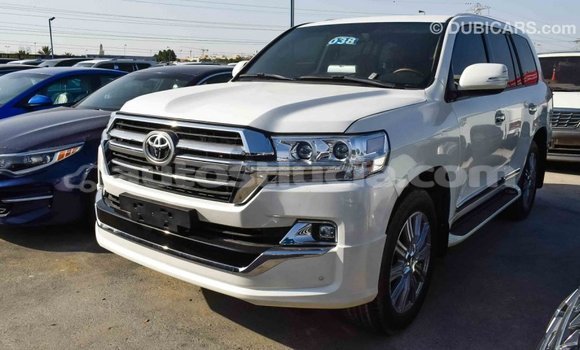 Acheter Import Voiture Toyota Land Cruiser Blanc à Import - Dubai, Anse-la-Raye Acheter Import Voiture Toyota Land Cruiser Blanc à Import - Dubai, Anse-la-Raye