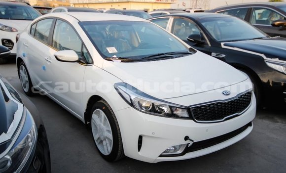 Acheter Import Voiture Kia Cerato Blanc à Import - Dubai, Anse-la-Raye Acheter Import Voiture Kia Cerato Blanc à Import - Dubai, Anse-la-Raye