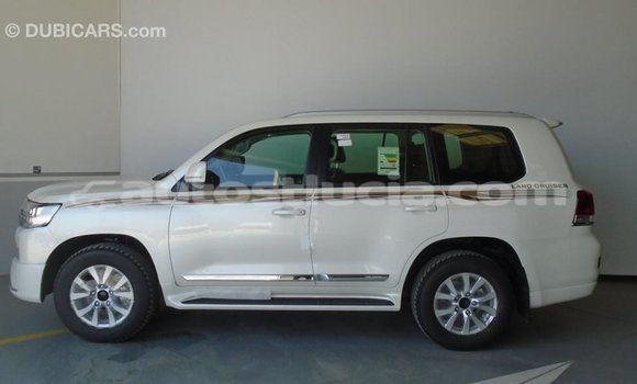 Buy Import Toyota Land Cruiser White Car in Import - Dubai in Anse-la-Raye Buy Import Toyota Land Cruiser White Car in Import - Dubai in Anse-la-Raye