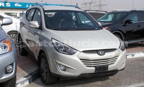Buy Import Hyundai Tucson Beige Car in Import - Dubai in Anse-la-Raye Buy Import Hyundai Tucson Beige Car in Import - Dubai in Anse-la-Raye