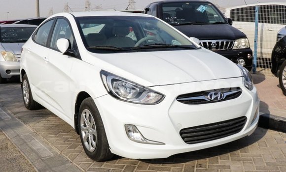 Acheter Import Voiture Hyundai Accent Blanc à Import - Dubai, Anse-la-Raye Acheter Import Voiture Hyundai Accent Blanc à Import - Dubai, Anse-la-Raye