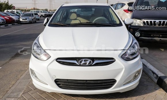Acheter Import Voiture Hyundai Accent Blanc à Import - Dubai, Anse-la-Raye Acheter Import Voiture Hyundai Accent Blanc à Import - Dubai, Anse-la-Raye