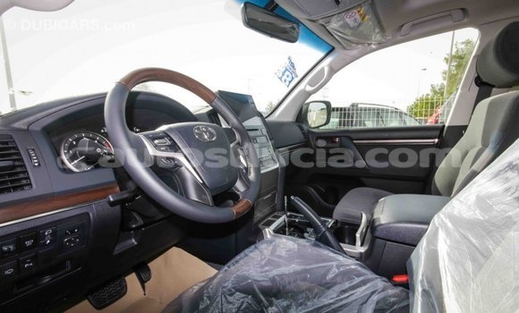 Acheter Import Voiture Toyota Land Cruiser Blanc à Import - Dubai, Anse-la-Raye Acheter Import Voiture Toyota Land Cruiser Blanc à Import - Dubai, Anse-la-Raye