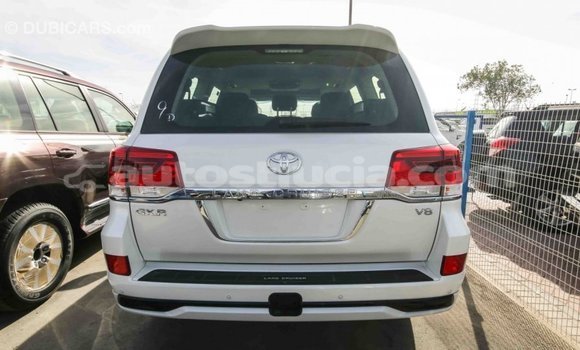 Acheter Import Voiture Toyota Land Cruiser Blanc à Import - Dubai, Anse-la-Raye Acheter Import Voiture Toyota Land Cruiser Blanc à Import - Dubai, Anse-la-Raye
