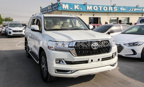 Acheter Import Voiture Toyota Land Cruiser Blanc à Import - Dubai, Anse-la-Raye Acheter Import Voiture Toyota Land Cruiser Blanc à Import - Dubai, Anse-la-Raye