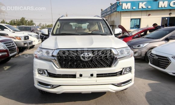Acheter Import Voiture Toyota Land Cruiser Blanc à Import - Dubai, Anse-la-Raye Acheter Import Voiture Toyota Land Cruiser Blanc à Import - Dubai, Anse-la-Raye