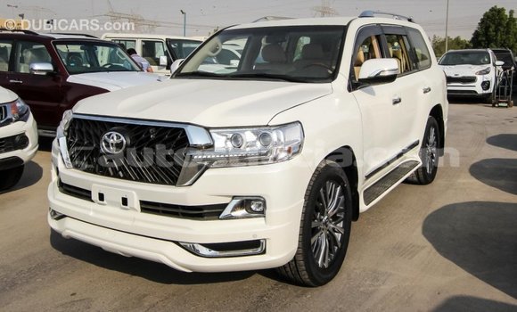 Acheter Import Voiture Toyota Land Cruiser Blanc à Import - Dubai, Anse-la-Raye Acheter Import Voiture Toyota Land Cruiser Blanc à Import - Dubai, Anse-la-Raye