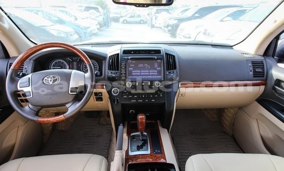 Acheter Import Voiture Toyota Land Cruiser Blanc à Import - Dubai, Anse-la-Raye Acheter Import Voiture Toyota Land Cruiser Blanc à Import - Dubai, Anse-la-Raye