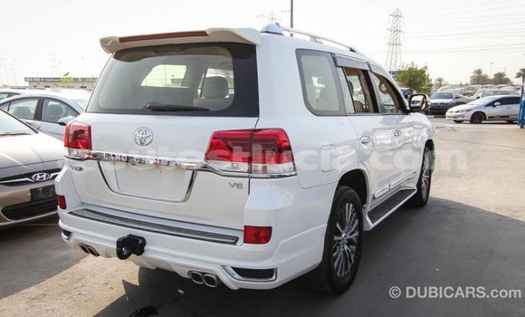 Acheter Import Voiture Toyota Land Cruiser Blanc à Import - Dubai, Anse-la-Raye Acheter Import Voiture Toyota Land Cruiser Blanc à Import - Dubai, Anse-la-Raye