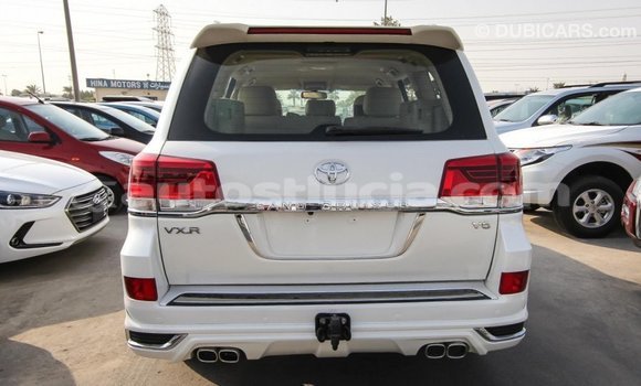 Acheter Import Voiture Toyota Land Cruiser Blanc à Import - Dubai, Anse-la-Raye Acheter Import Voiture Toyota Land Cruiser Blanc à Import - Dubai, Anse-la-Raye