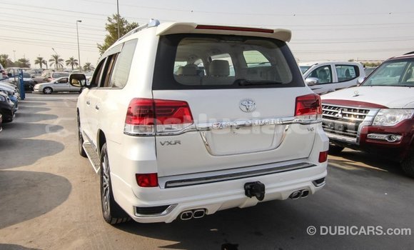 Acheter Import Voiture Toyota Land Cruiser Blanc à Import - Dubai, Anse-la-Raye Acheter Import Voiture Toyota Land Cruiser Blanc à Import - Dubai, Anse-la-Raye