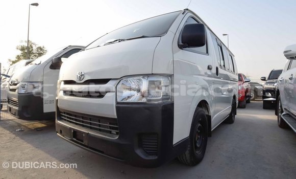 Acheter Import Voiture Toyota Hiace Blanc à Import - Dubai, Anse-la-Raye Acheter Import Voiture Toyota Hiace Blanc à Import - Dubai, Anse-la-Raye