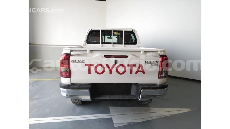 Big with watermark toyota hilux anse la raye import dubai 1379