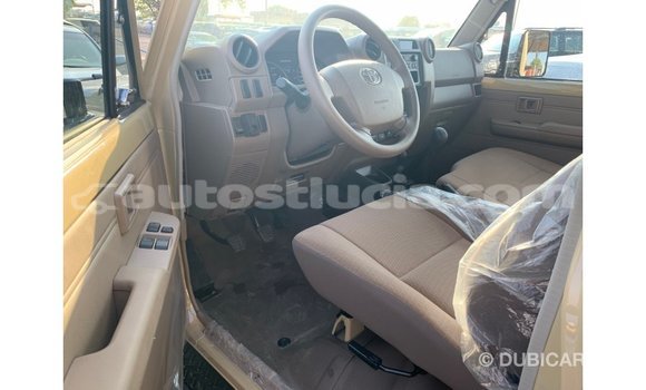 Acheter Import Voiture Toyota Land Cruiser Beige à Import - Dubai, Anse-la-Raye Acheter Import Voiture Toyota Land Cruiser Beige à Import - Dubai, Anse-la-Raye