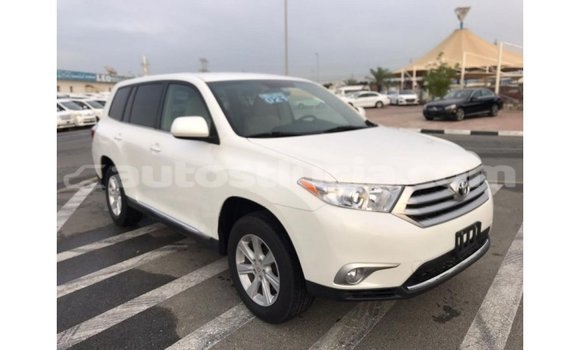 Buy Import Toyota Highlander White Car in Import - Dubai in Anse-la-Raye Buy Import Toyota Highlander White Car in Import - Dubai in Anse-la-Raye