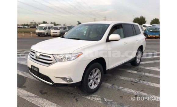 Buy Import Toyota Highlander White Car in Import - Dubai in Anse-la-Raye Buy Import Toyota Highlander White Car in Import - Dubai in Anse-la-Raye