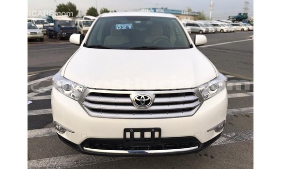 Buy Import Toyota Highlander White Car in Import - Dubai in Anse-la-Raye Buy Import Toyota Highlander White Car in Import - Dubai in Anse-la-Raye